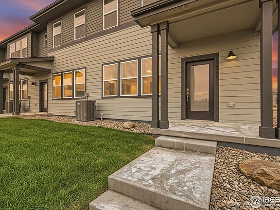 2nd image of 776 Nob Hill Ln