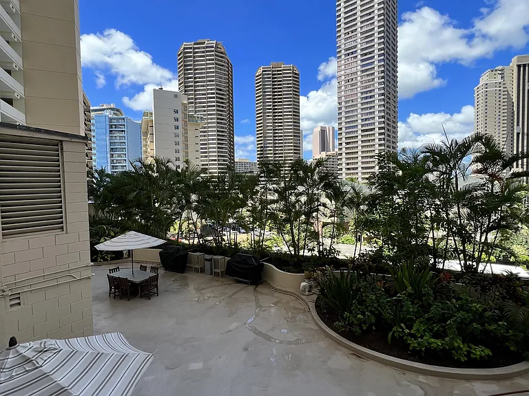 1860 Ala Moana Blvd — Photo 23