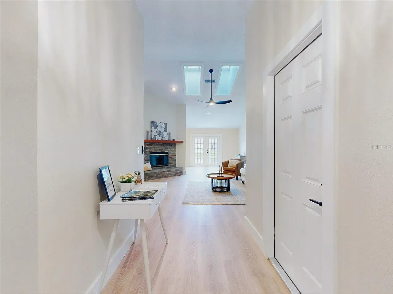 3 bed, 2.0 bath, 2169 sqft, $2,400 — Photo 2