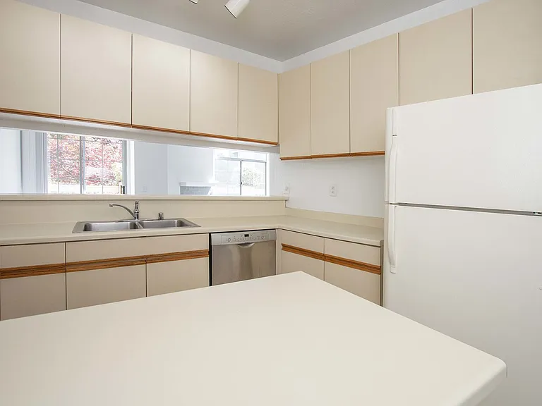2060 Sutter St #205 — Photo 2