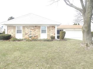 414 Iverson Ln, Schaumburg, IL 60194