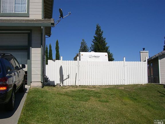 2nd image of 213 Milford Ct
