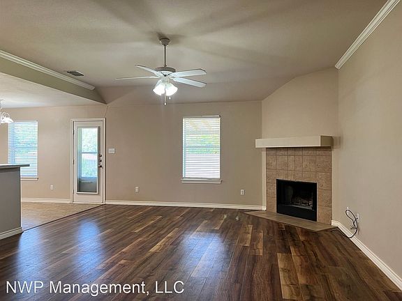 3rd image of 1031 N Park Dr