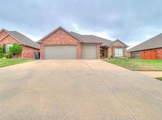 1120 Lanie Ln, Moore, OK 73160