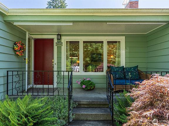 3rd image of 3018 Moore Street SE