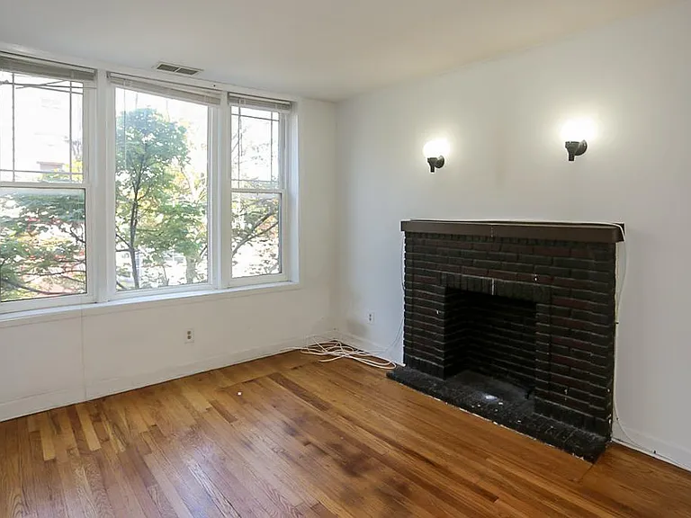 1507 W Barry Ave #2 — Photo 1