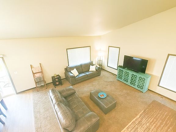 4th image of 3024 33rd Ave S