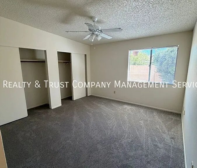 709 W Millbrook Ln — Photo 19