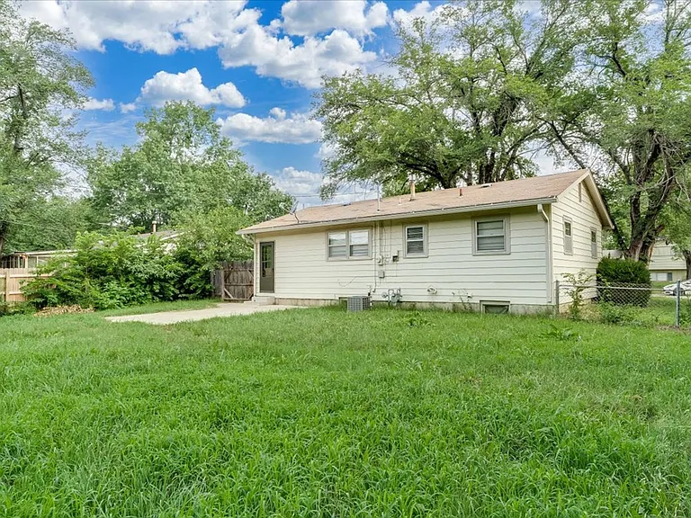 554 S Circle Dr — Photo 13