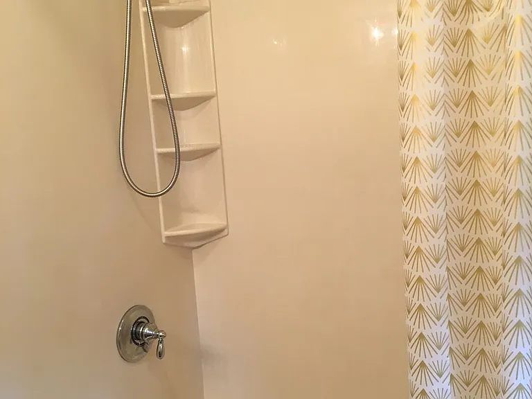 58 Versailles St — Photo 10