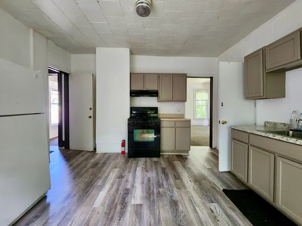 4 Stanley St, Rochester, NY 14608