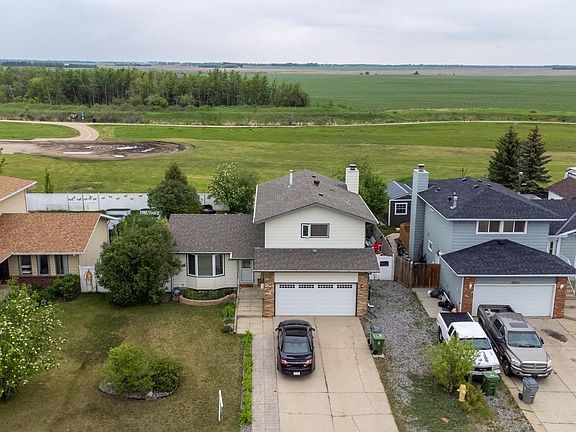 3rd image of 8902 107th Ave
