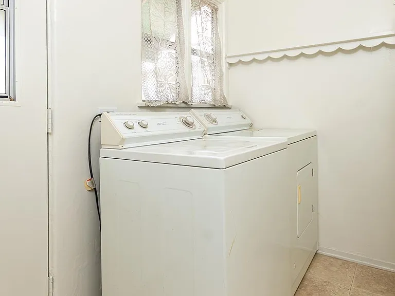 908 Burchett St — Photo 12