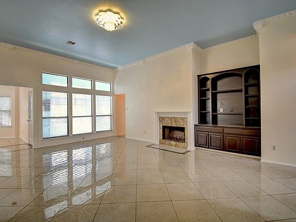 5th image of 719 Oak Hollow Dr