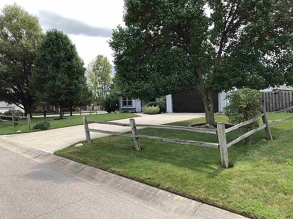 2nd image of 601 W Woodcreek Dr