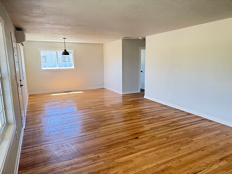 2303 Hird Ave — Photo 6