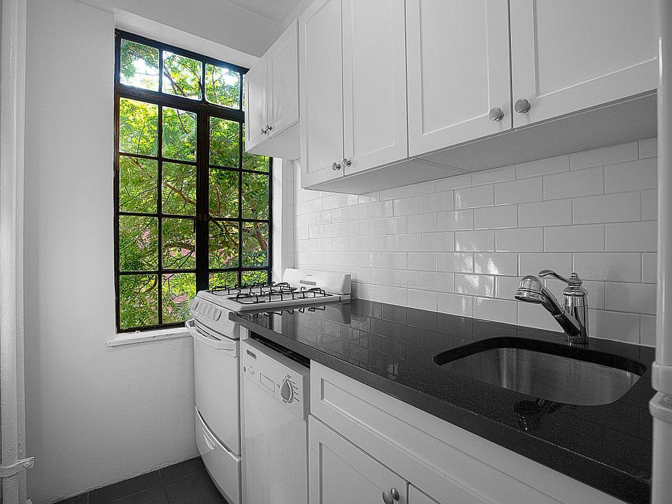 1st image of 433 W 21st St APT 3B