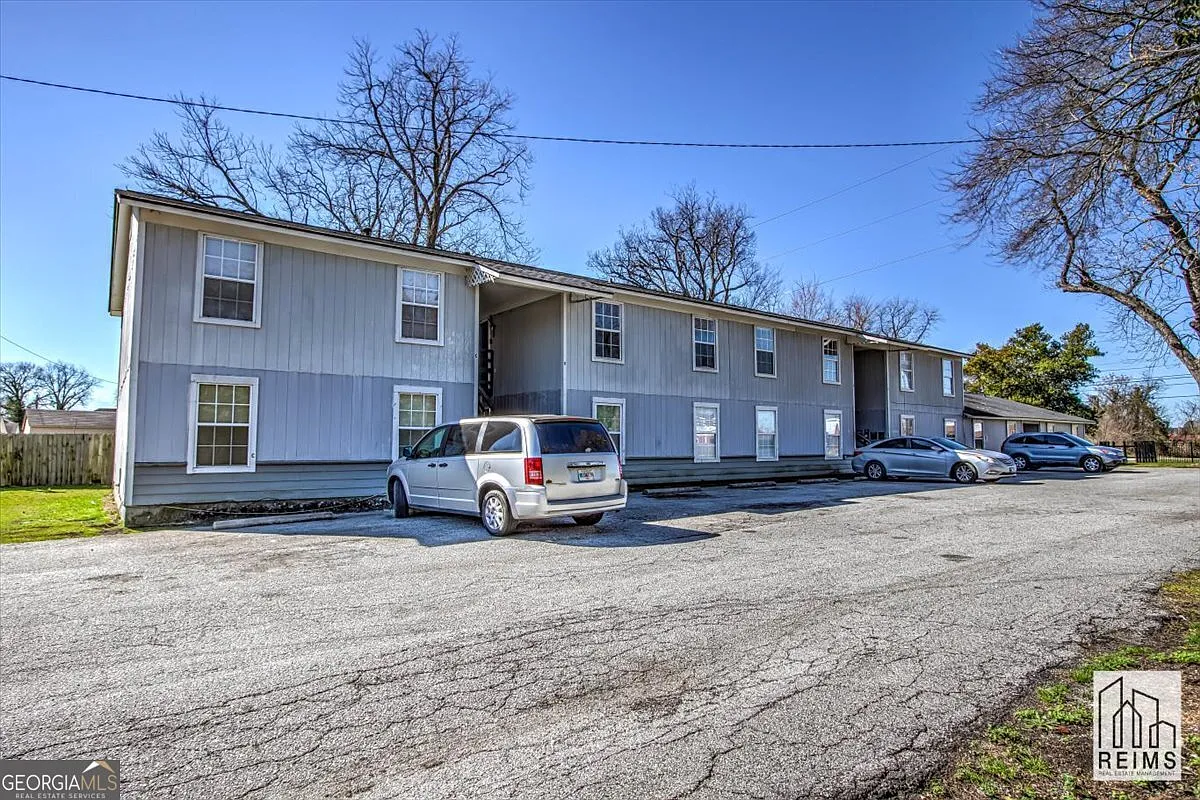 2 bed, 1.0 bath, 800 sqft, $1,000 — Photo 2
