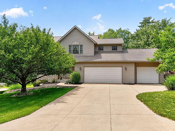 3rd image of 726 Alpine Cir