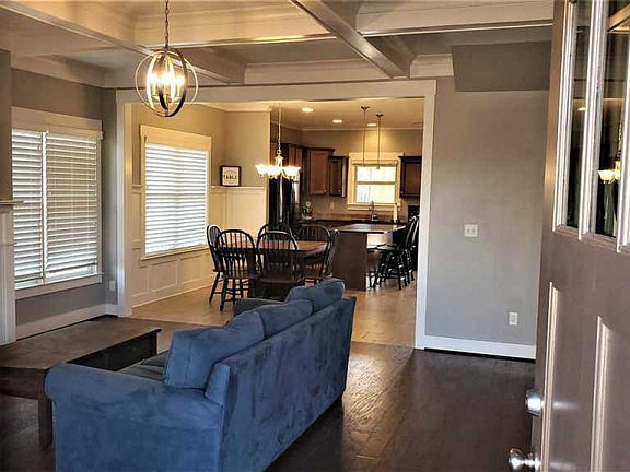 3rd image of 448 Sherwood Cir