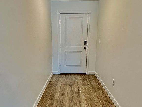 3rd image of 1051 E Merchant Rd