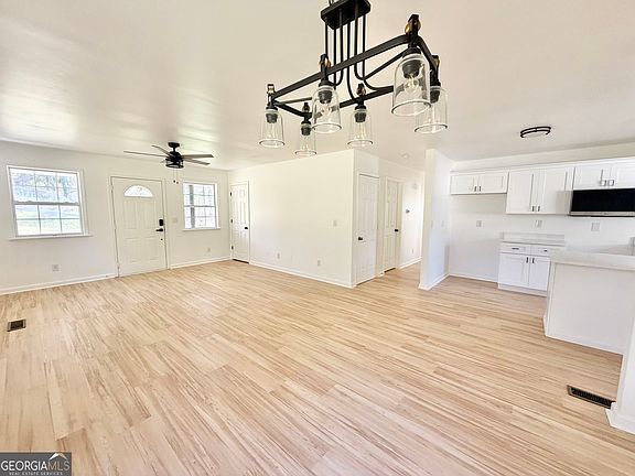 3rd image of 3 Robin Hood Rd NE