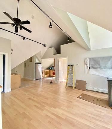 3rd Fl 2BD with Loft