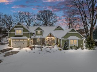 21935 Thorofare Rd, Grosse Ile, MI 48138