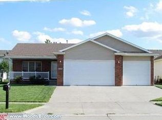 8909 Truchard Rd, Lincoln, NE 68526