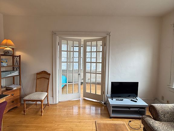 4th image of 1823 Portland Ave APT 5