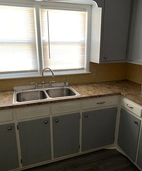 E Kinkaid St — Photo 12