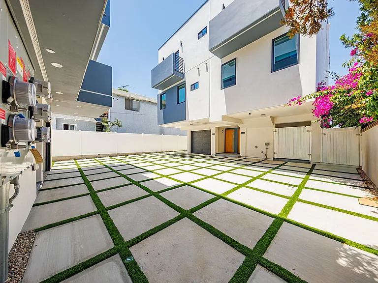 11311 Collins St — Photo 38