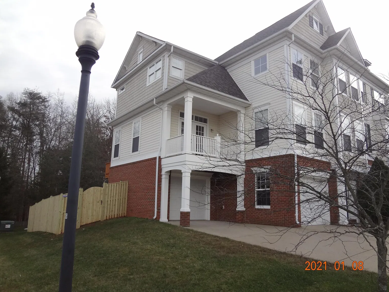 3 bed, 2.5 bath, 2907 sqft, $3,500 — Photo 2