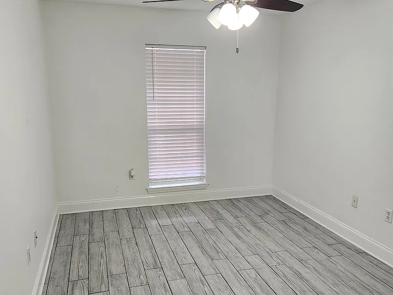 800B S Cherry St #B — Photo 5