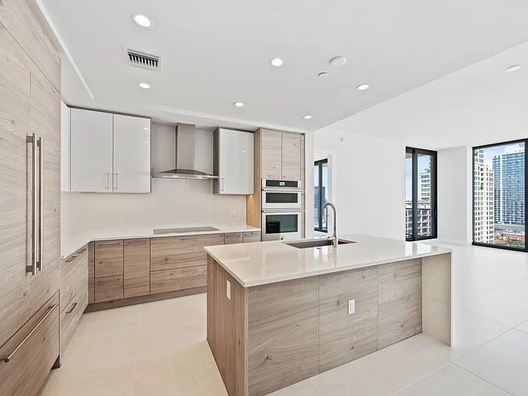 301 1st St S #1704 — Photo 2