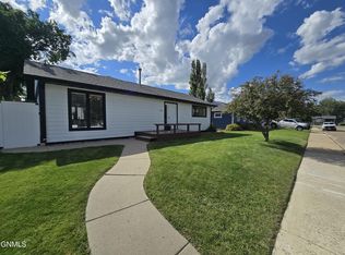 505 5th St NE, Watford City, ND 58854