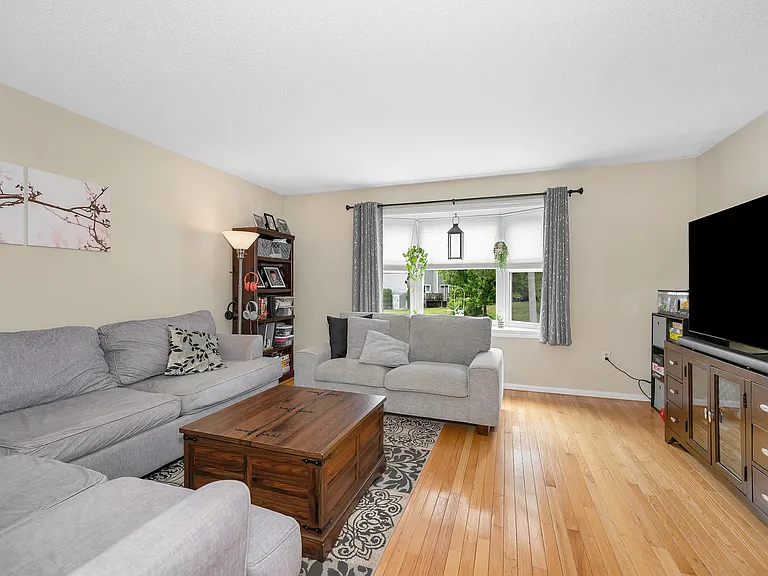 95 Tennis Plaza Rd #7 — Photo 1