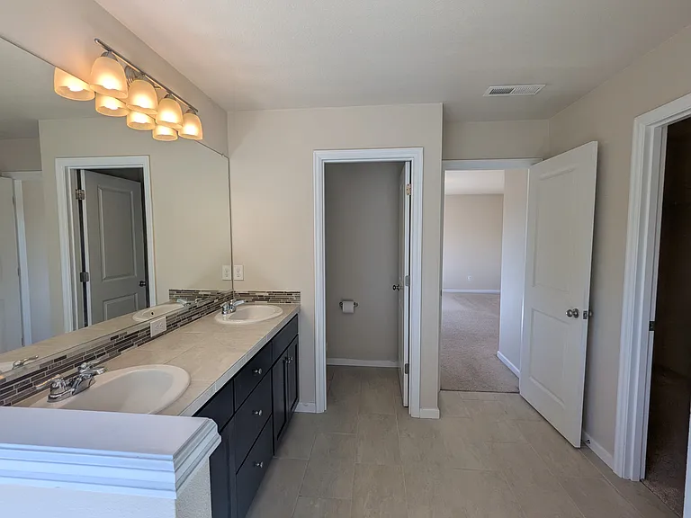 11810 NE 128th Pl — Photo 3