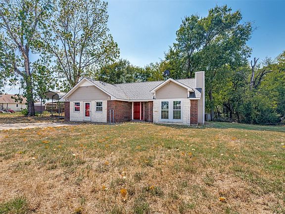 3rd image of 320 Egret Cir