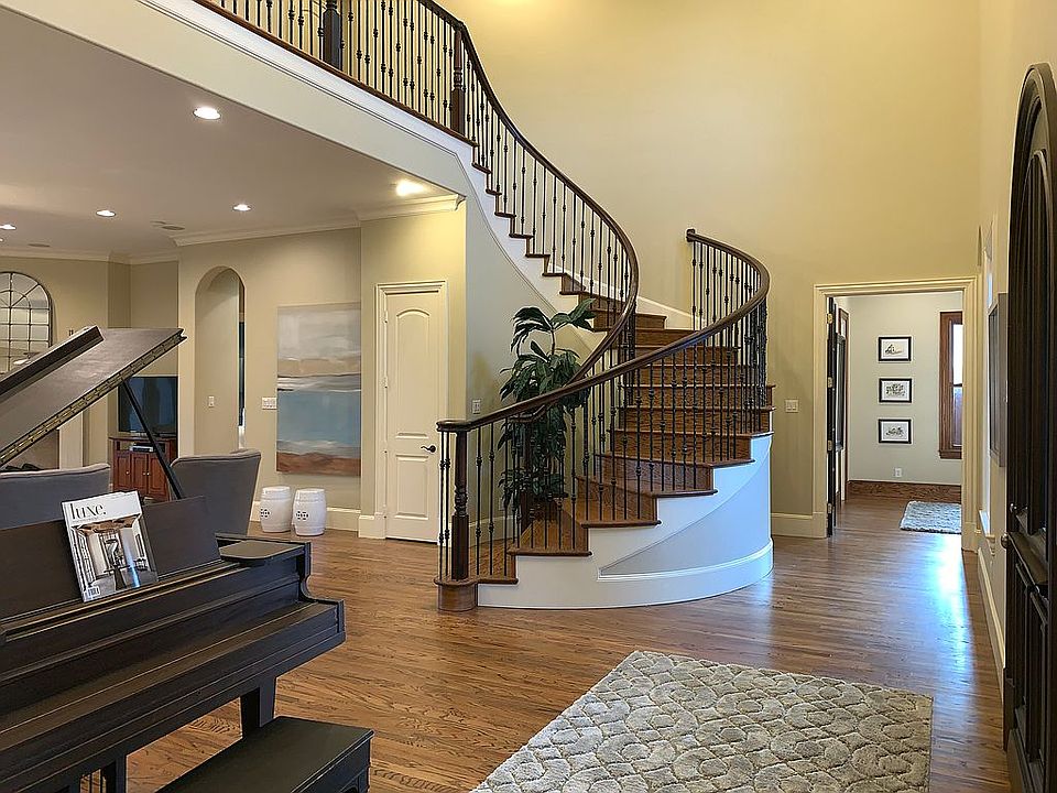 Grand Staircase & Foyer