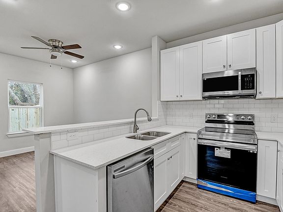 3rd image of 1016 W Ford St #1