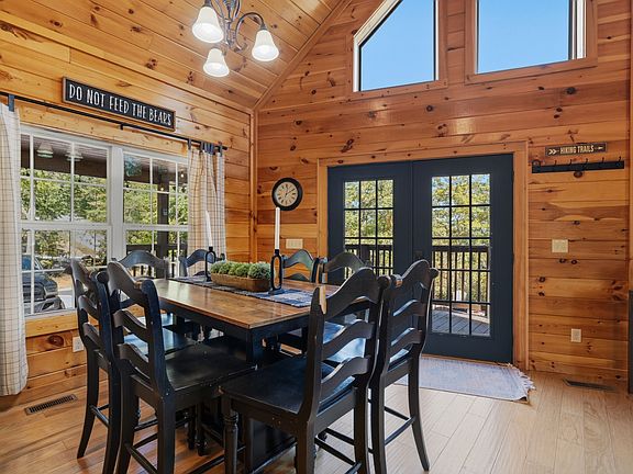3rd image of 4375 Chamberlain Ln
