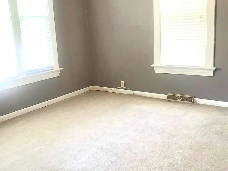 610 Hillsboro Ave — Photo 8