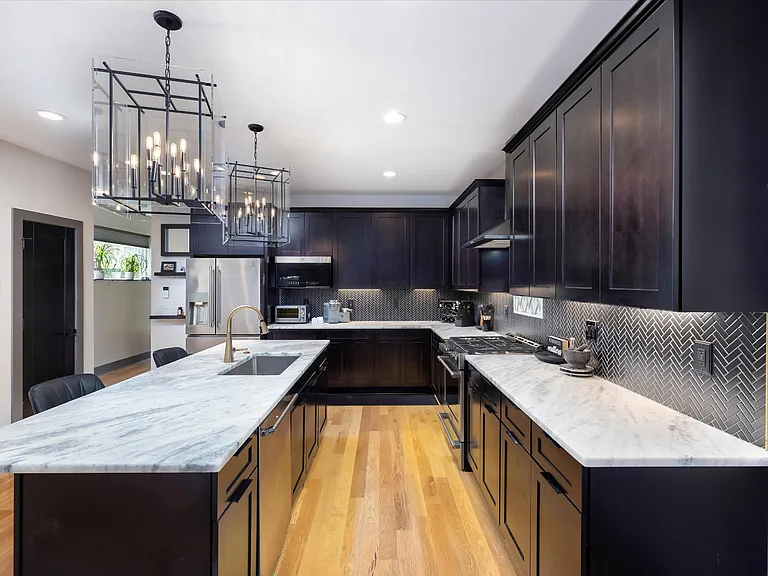 809 Sylvan St — Photo 8