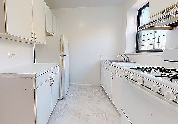 4th image of 200 Haven Ave APT 3J