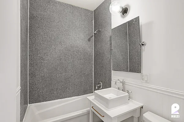 Rented by REZI | media 8