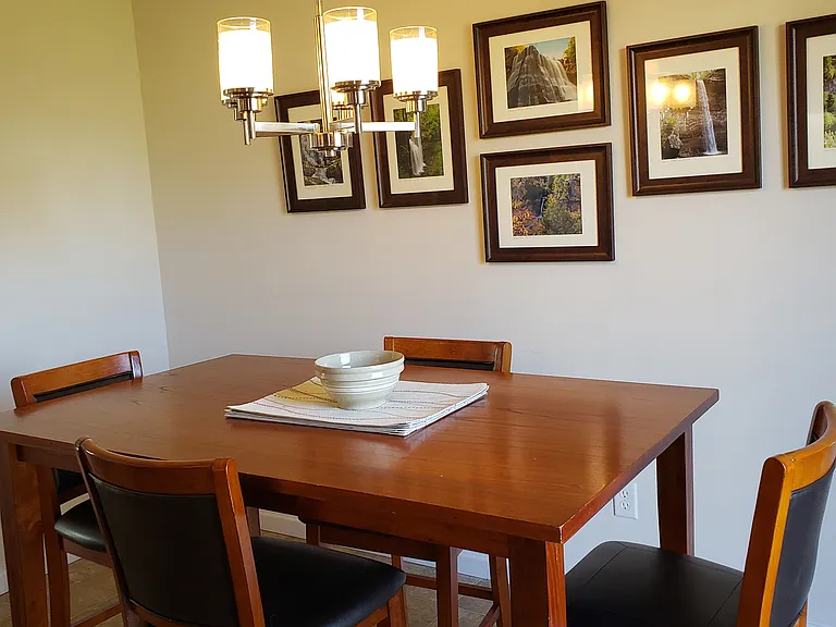 102 Jamestown Ct — Photo 5