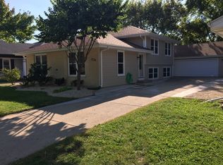 1024 Fulton Dr, Streamwood, IL 60107