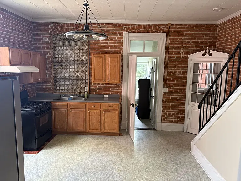 410 S 2nd St — Photo 4