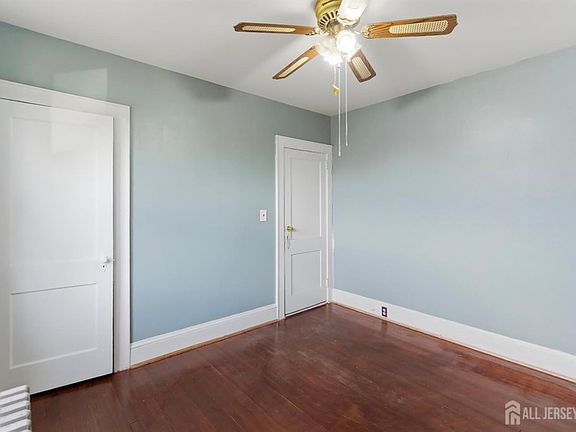 4th image of 10 Garfield St Floor 2
